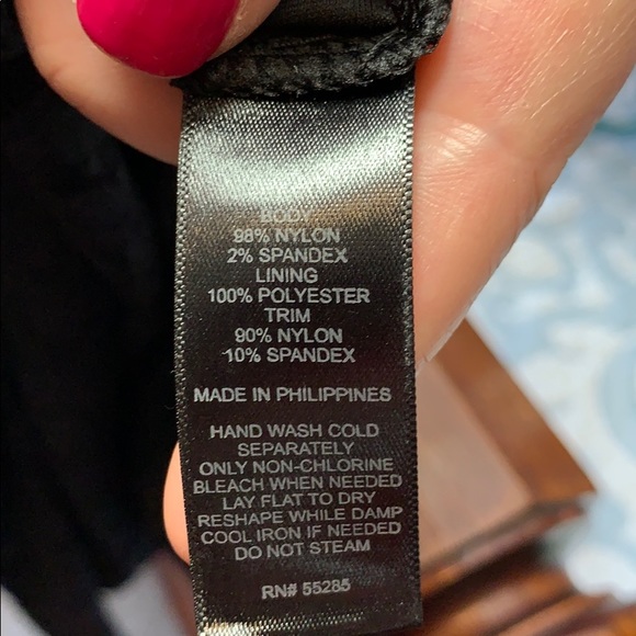 Little black lace dress. XS EXPRESS. GUC - Picture 5 of 5